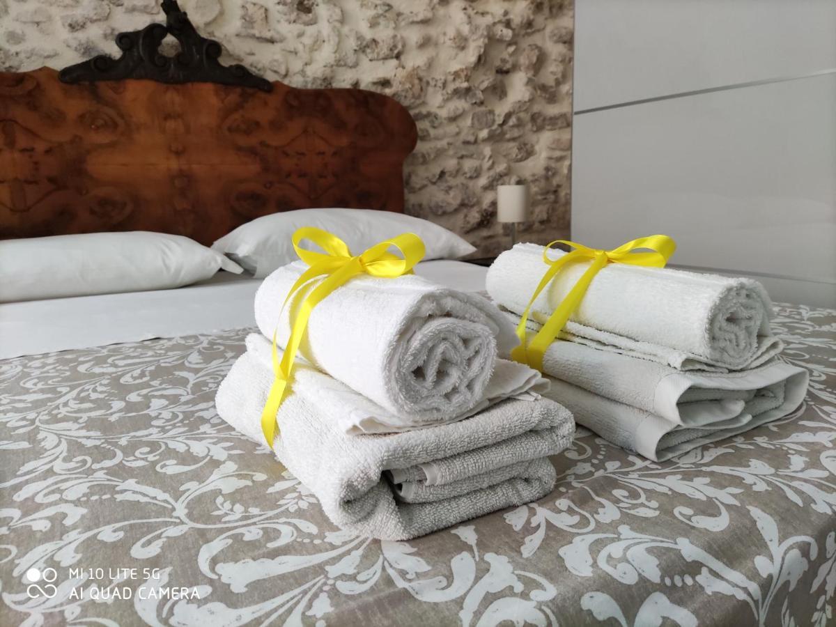 Ammira Apartment Сиракуза Екстериор снимка