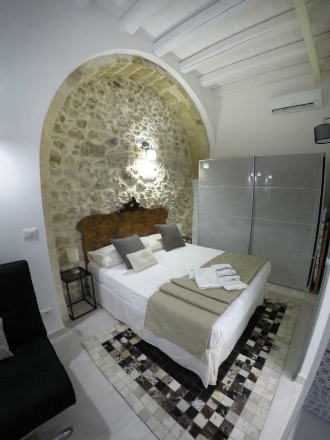 Ammira Apartment Сиракуза Екстериор снимка