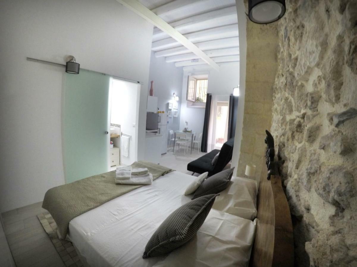 Ammira Apartment Сиракуза Екстериор снимка